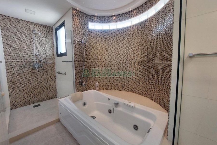 Apto Mobiliado com 340m², 3 dormitórios, 5 vagas, no bairro Exposição em Caxias do Sul para Alugar ou Comprar