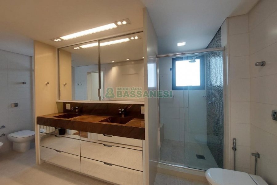 Apto Mobiliado com 340m², 3 dormitórios, 5 vagas, no bairro Exposição em Caxias do Sul para Alugar ou Comprar