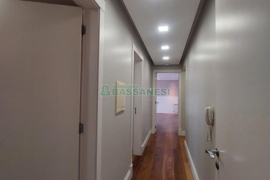 Apto Mobiliado com 340m², 3 dormitórios, 5 vagas, no bairro Exposição em Caxias do Sul para Alugar ou Comprar