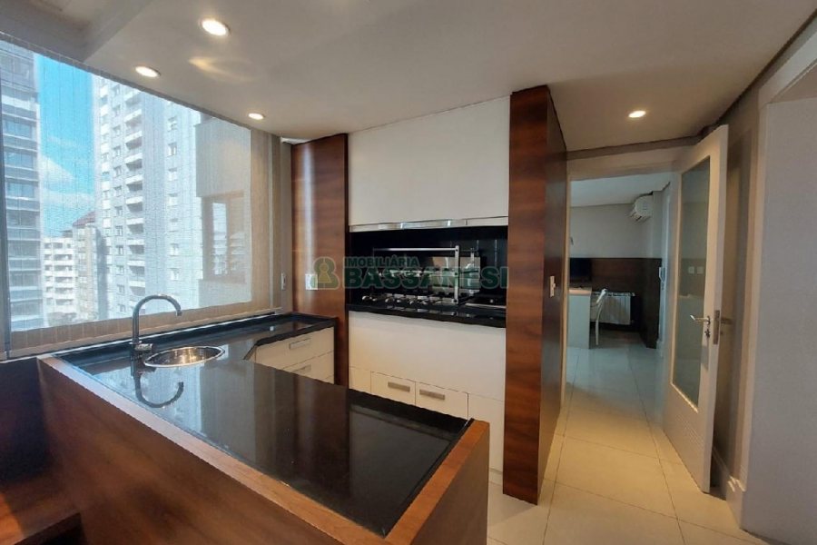 Apto Mobiliado com 340m², 3 dormitórios, 5 vagas, no bairro Exposição em Caxias do Sul para Alugar ou Comprar
