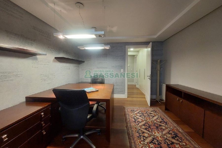 Apto Mobiliado com 340m², 3 dormitórios, 5 vagas, no bairro Exposição em Caxias do Sul para Alugar ou Comprar