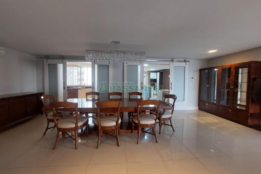 Apto Mobiliado com 340m², 3 dormitórios, 5 vagas, no bairro Exposição em Caxias do Sul para Alugar ou Comprar