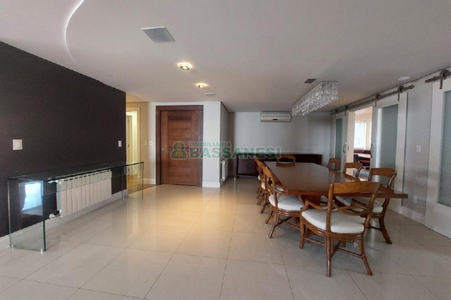 Apto Mobiliado com 340m², 3 dormitórios, 5 vagas, no bairro Exposição em Caxias do Sul para Alugar ou Comprar