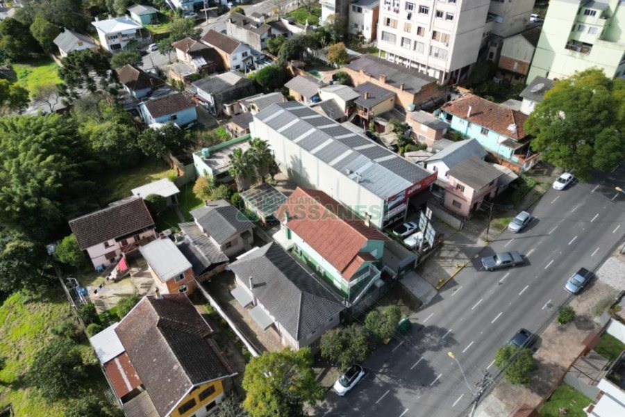 Casa com 300m², 3 dormitórios, no bairro Centro em Caxias do Sul para Comprar