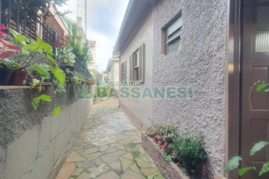 Casa com 300m², 3 dormitórios, no bairro Centro em Caxias do Sul para Comprar