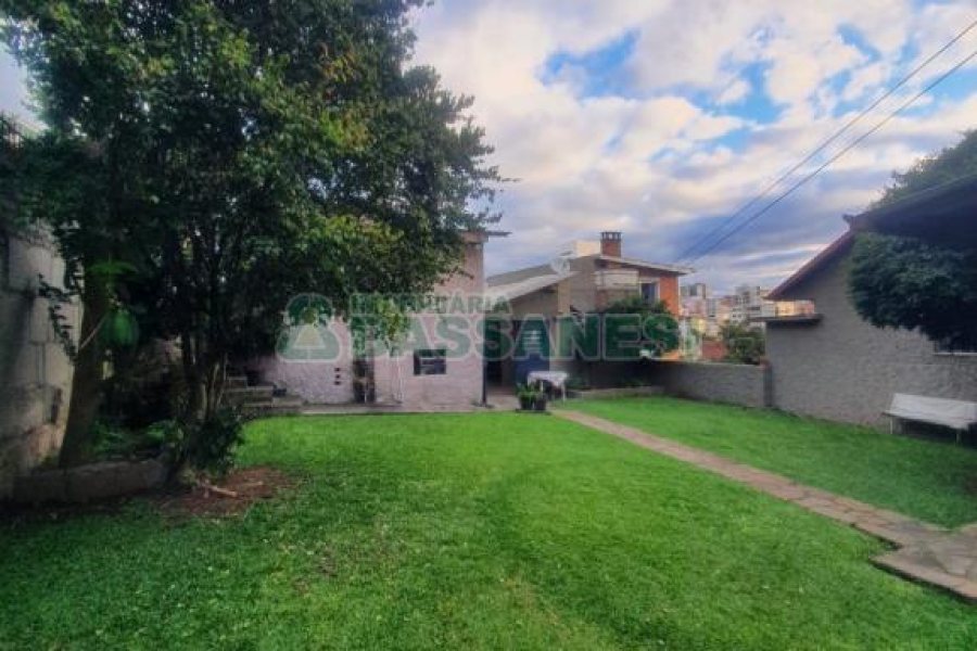 Casa com 300m², 3 dormitórios, no bairro Centro em Caxias do Sul para Comprar