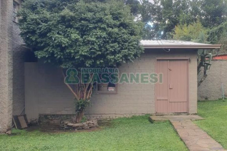 Casa com 300m², 3 dormitórios, no bairro Centro em Caxias do Sul para Comprar
