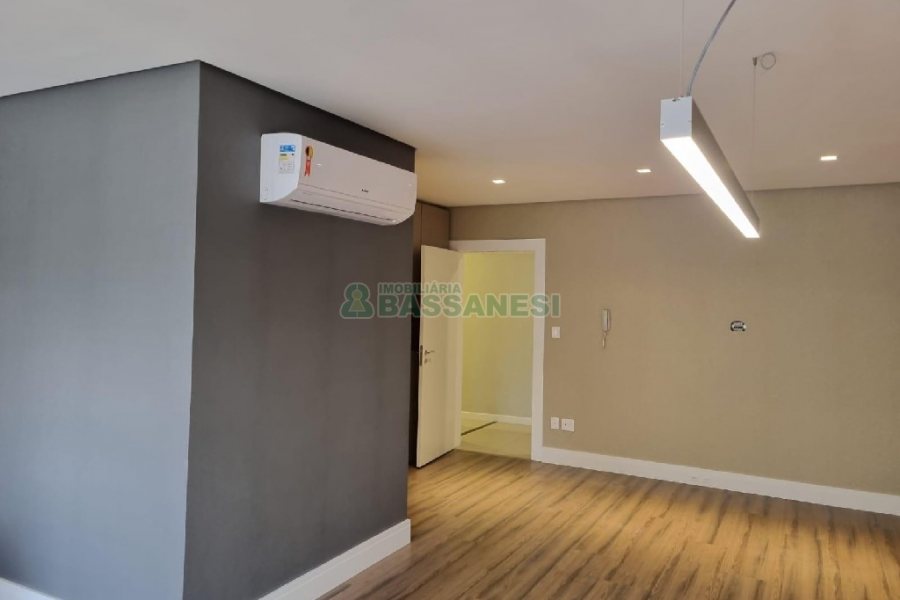 Sala com 49m², 1 vaga, no bairro Panazzolo em Caxias do Sul para Comprar