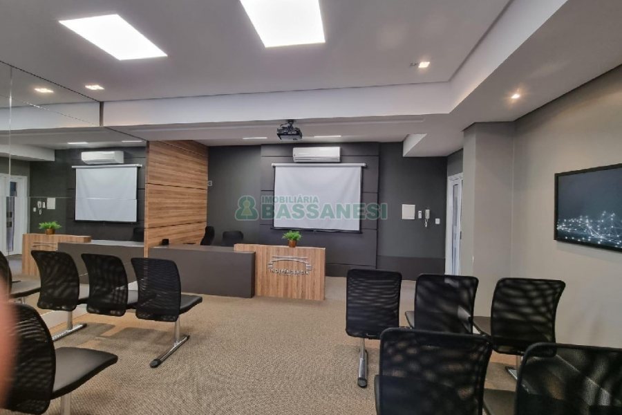 Sala com 49m², 1 vaga, no bairro Panazzolo em Caxias do Sul para Comprar