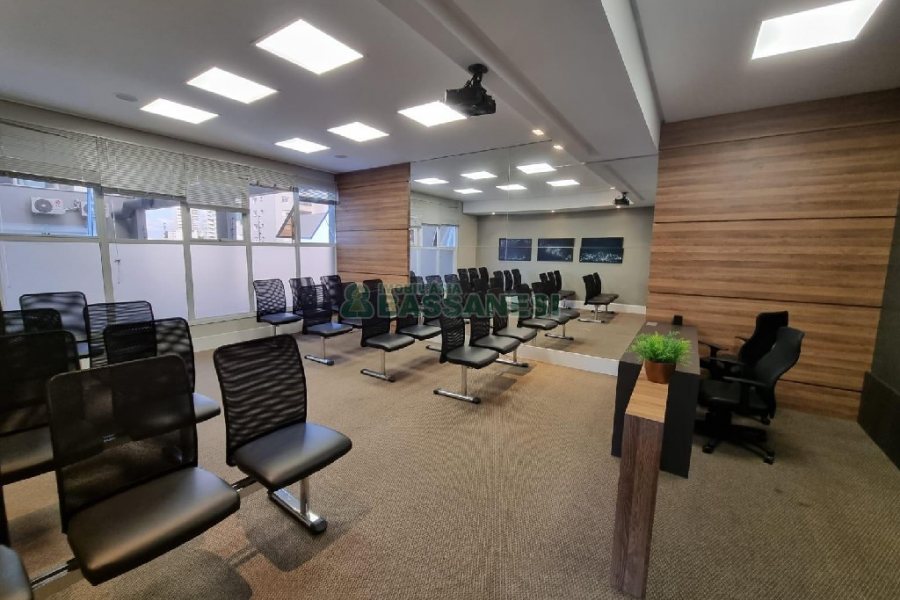 Sala com 49m², 1 vaga, no bairro Panazzolo em Caxias do Sul para Comprar