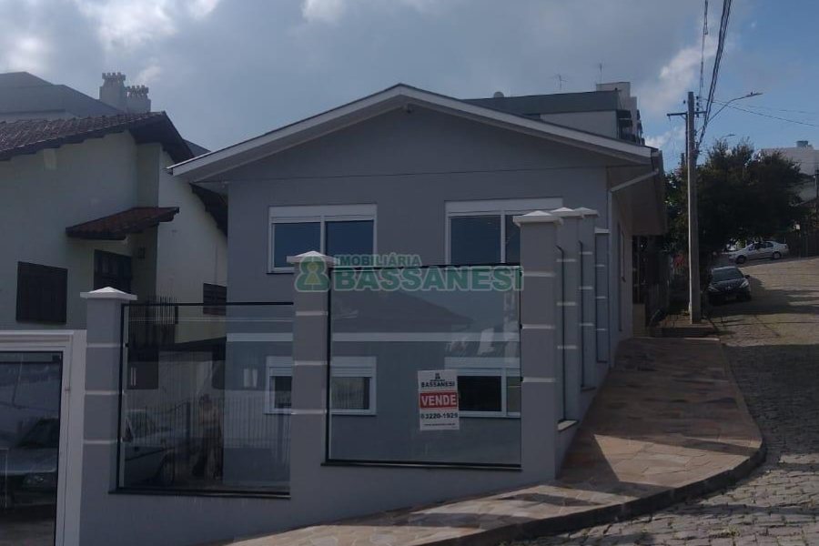 Casa com 180m², 5 dormitórios, no bairro Rio Branco em Caxias do Sul para Comprar