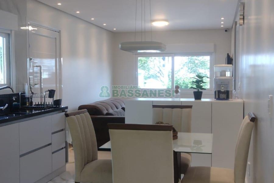 Casa com 180m², 5 dormitórios, no bairro Rio Branco em Caxias do Sul para Comprar