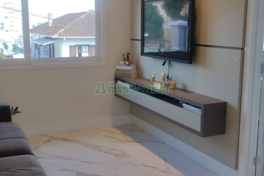 Casa com 180m², 5 dormitórios, no bairro Rio Branco em Caxias do Sul para Comprar