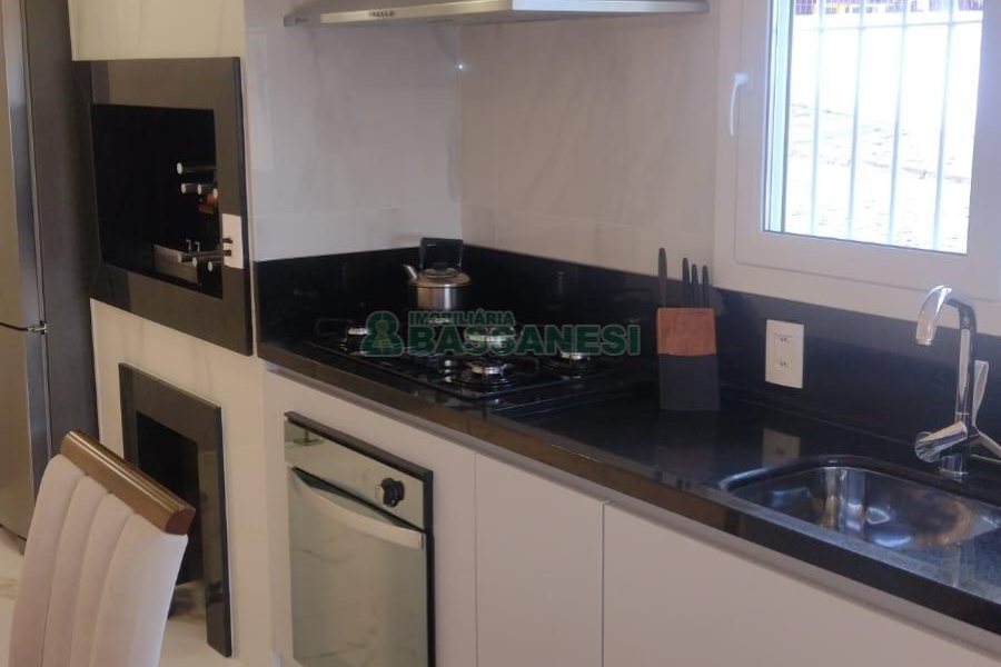 Casa com 180m², 5 dormitórios, no bairro Rio Branco em Caxias do Sul para Comprar