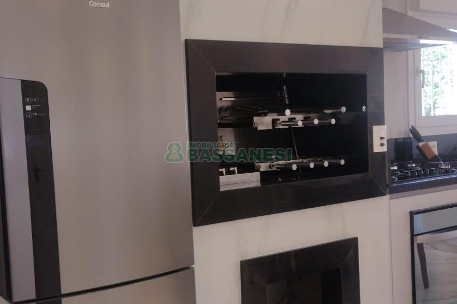 Casa com 180m², 5 dormitórios, no bairro Rio Branco em Caxias do Sul para Comprar