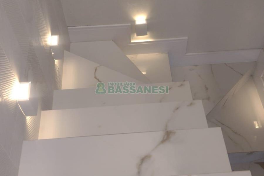 Casa com 180m², 5 dormitórios, no bairro Rio Branco em Caxias do Sul para Comprar