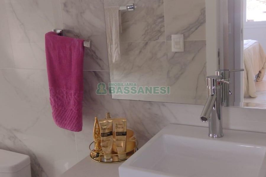 Casa com 180m², 5 dormitórios, no bairro Rio Branco em Caxias do Sul para Comprar