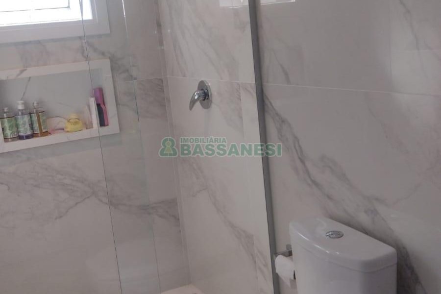 Casa com 180m², 5 dormitórios, no bairro Rio Branco em Caxias do Sul para Comprar