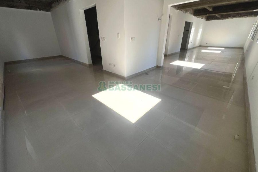 Sala com 386m², no bairro Centro em Caxias do Sul para Alugar ou Comprar