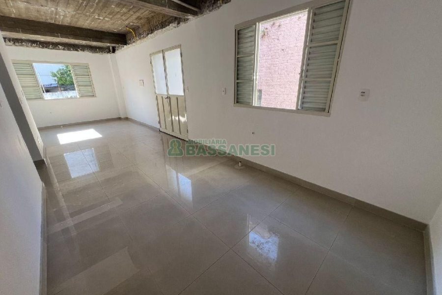 Sala com 386m², no bairro Centro em Caxias do Sul para Alugar ou Comprar