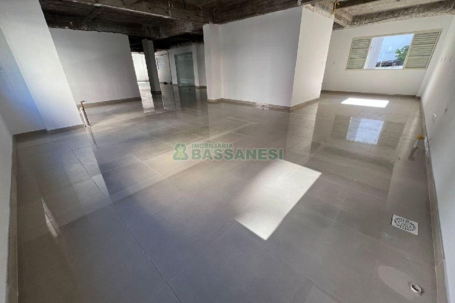 Sala com 386m², no bairro Centro em Caxias do Sul para Alugar ou Comprar