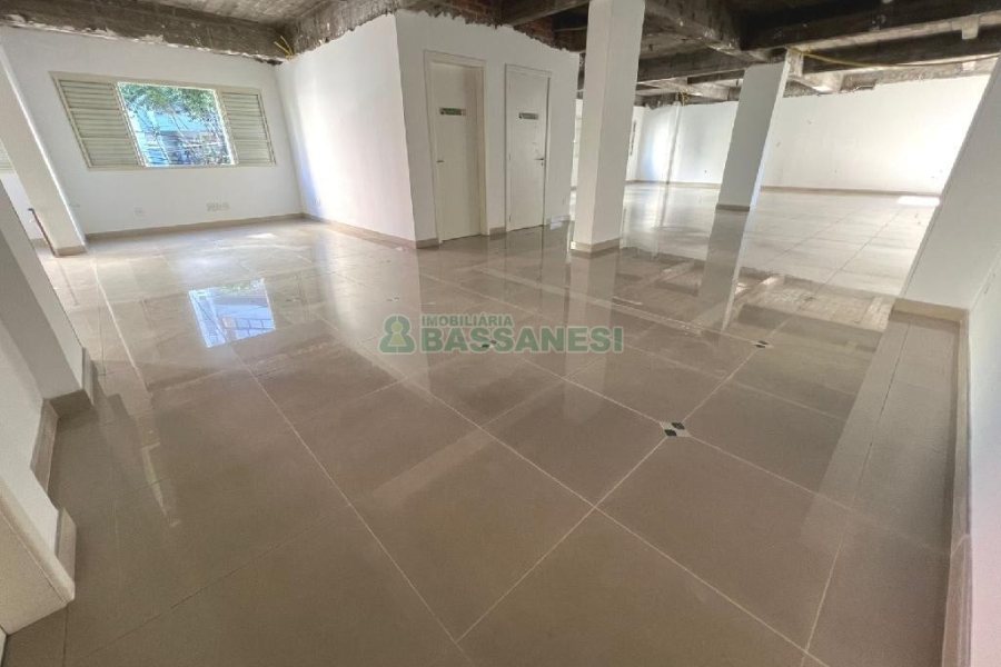 Sala com 386m², no bairro Centro em Caxias do Sul para Alugar ou Comprar