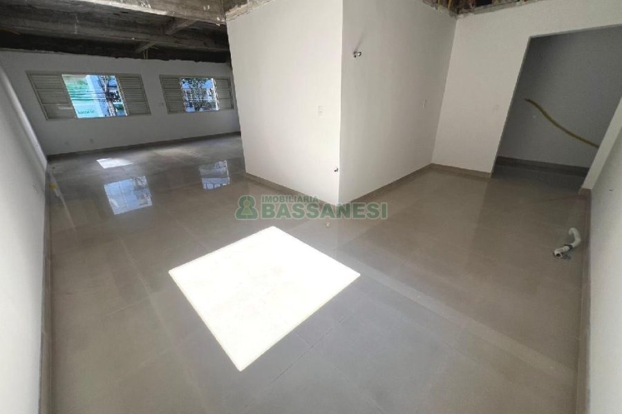 Sala com 386m², no bairro Centro em Caxias do Sul para Alugar ou Comprar