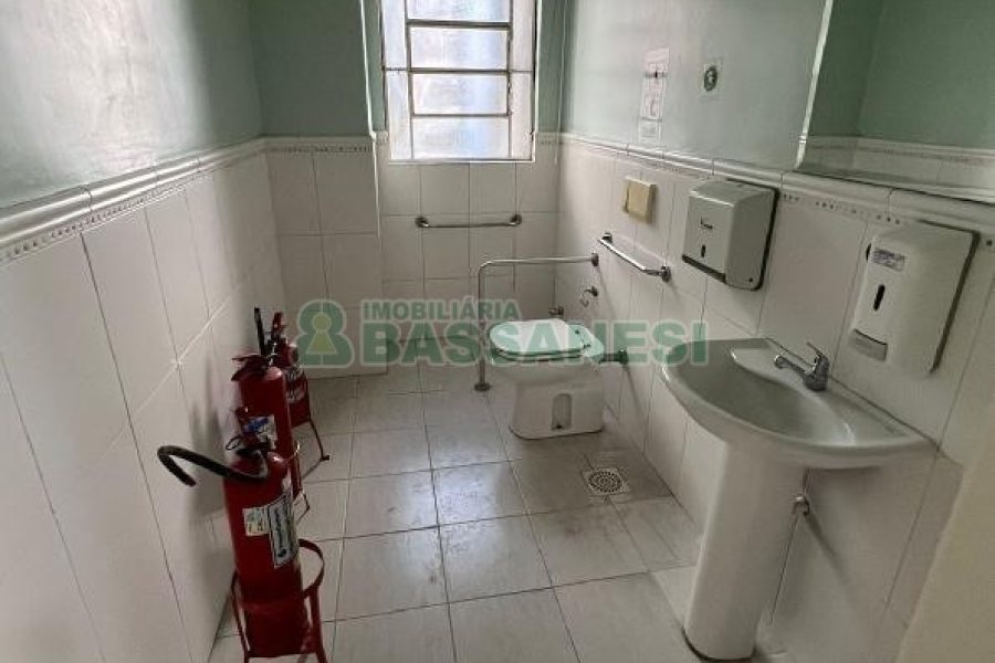 Sala com 386m², no bairro Centro em Caxias do Sul para Alugar ou Comprar