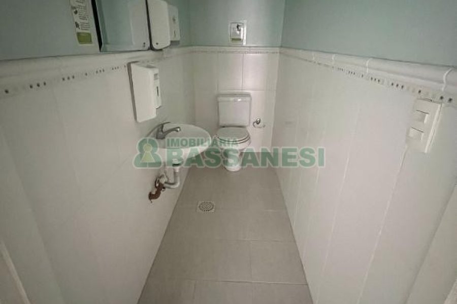 Sala com 386m², no bairro Centro em Caxias do Sul para Alugar ou Comprar