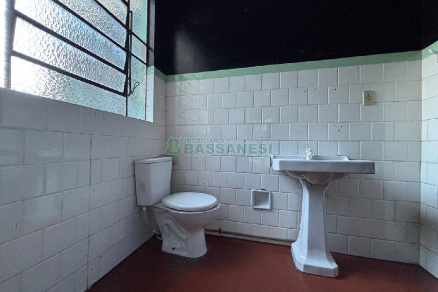 Loja com 150m², no bairro Lourdes em Caxias do Sul para Alugar