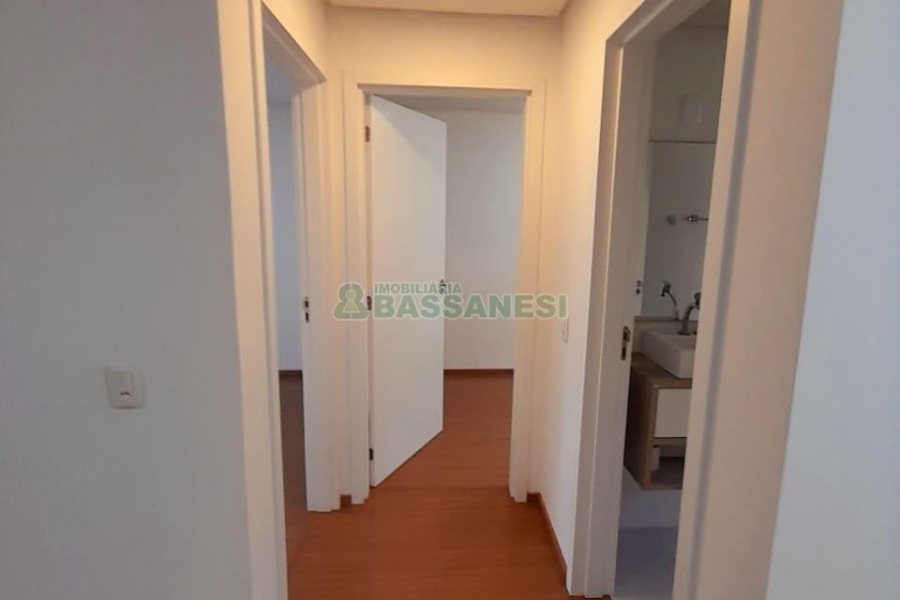 Apartamento com 54m², 2 dormitórios, 1 vaga, no bairro Vinhedos em Caxias do Sul para Comprar