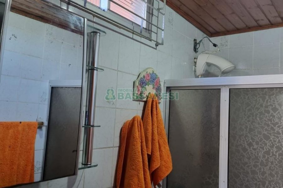 Casa com 180m², 6 dormitórios, 2 vagas, no bairro Santa Lúcia em Caxias do Sul para Comprar