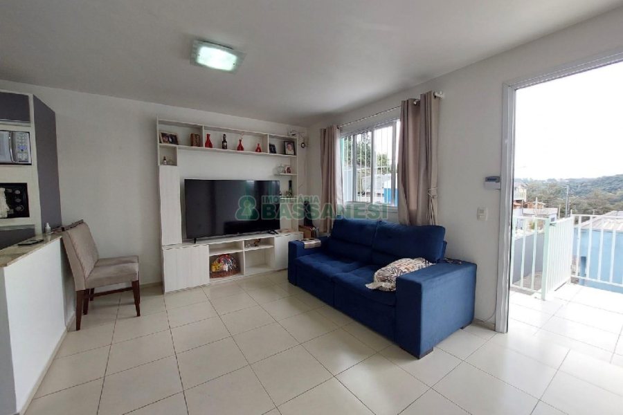 Casa com 69m², 2 dormitórios, 1 vaga, no bairro Reolon em Caxias do Sul para Comprar