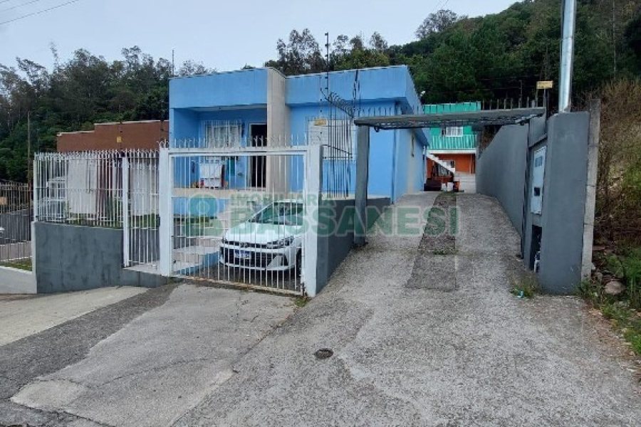 Casa com 69m², 2 dormitórios, 1 vaga, no bairro Reolon em Caxias do Sul para Comprar