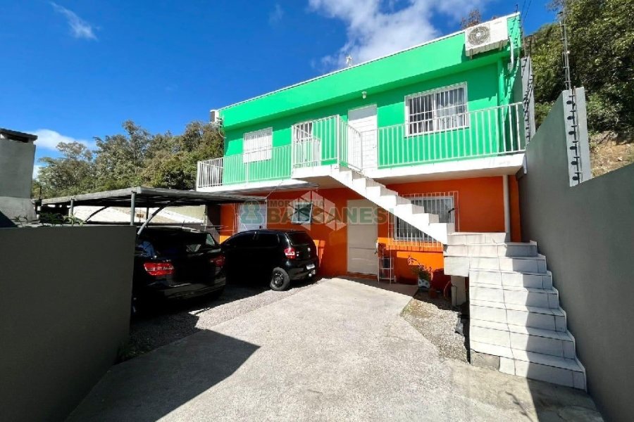 Casa com 69m², 2 dormitórios, 1 vaga, no bairro Reolon em Caxias do Sul para Comprar