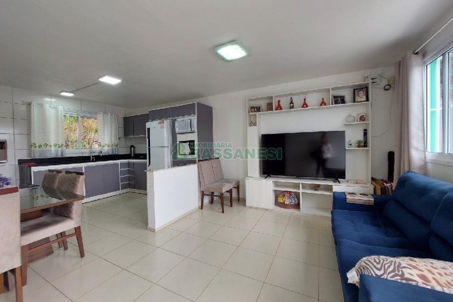 Casa com 69m², 2 dormitórios, 1 vaga, no bairro Reolon em Caxias do Sul para Comprar