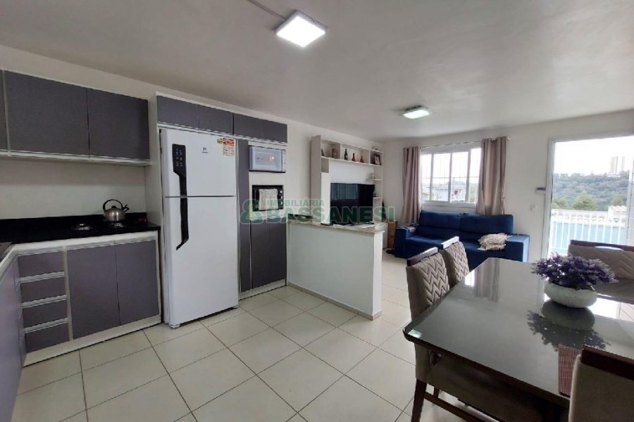 Casa com 69m², 2 dormitórios, 1 vaga, no bairro Reolon em Caxias do Sul para Comprar