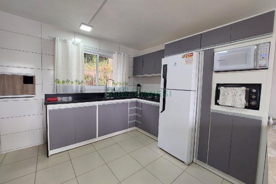 Casa com 69m², 2 dormitórios, 1 vaga, no bairro Reolon em Caxias do Sul para Comprar