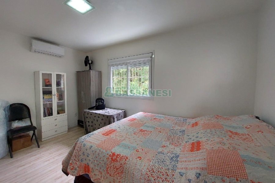 Casa com 69m², 2 dormitórios, 1 vaga, no bairro Reolon em Caxias do Sul para Comprar