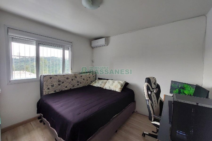 Casa com 69m², 2 dormitórios, 1 vaga, no bairro Reolon em Caxias do Sul para Comprar