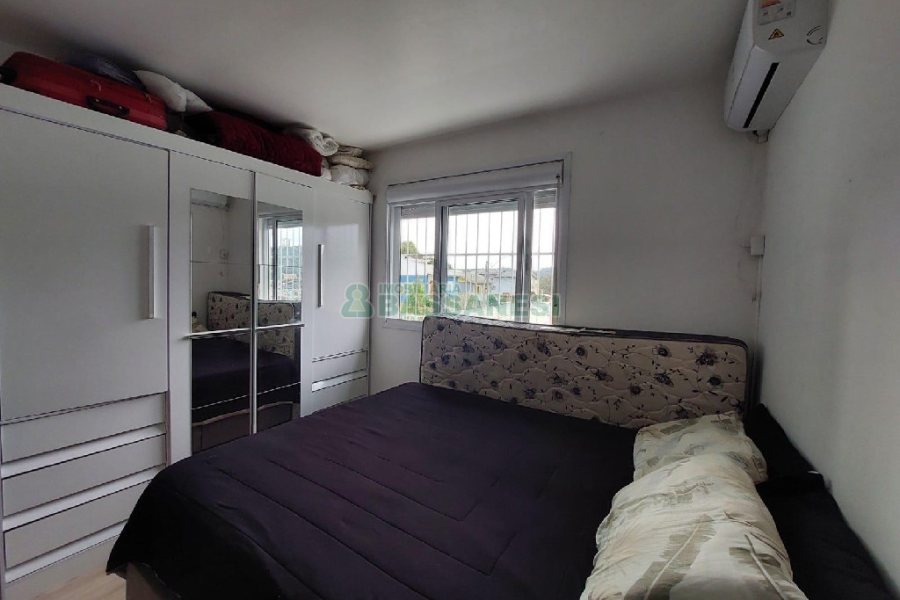 Casa com 69m², 2 dormitórios, 1 vaga, no bairro Reolon em Caxias do Sul para Comprar