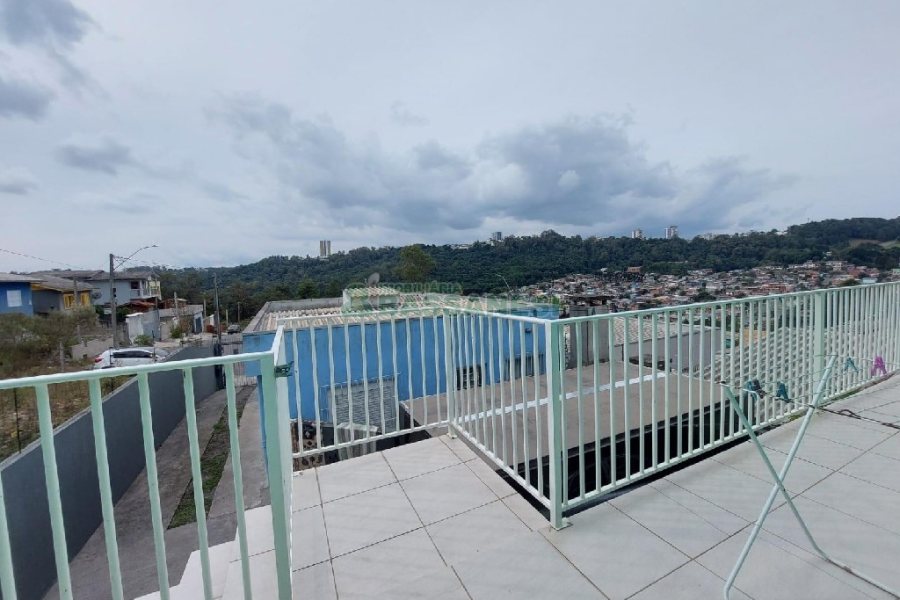 Casa com 69m², 2 dormitórios, 1 vaga, no bairro Reolon em Caxias do Sul para Comprar