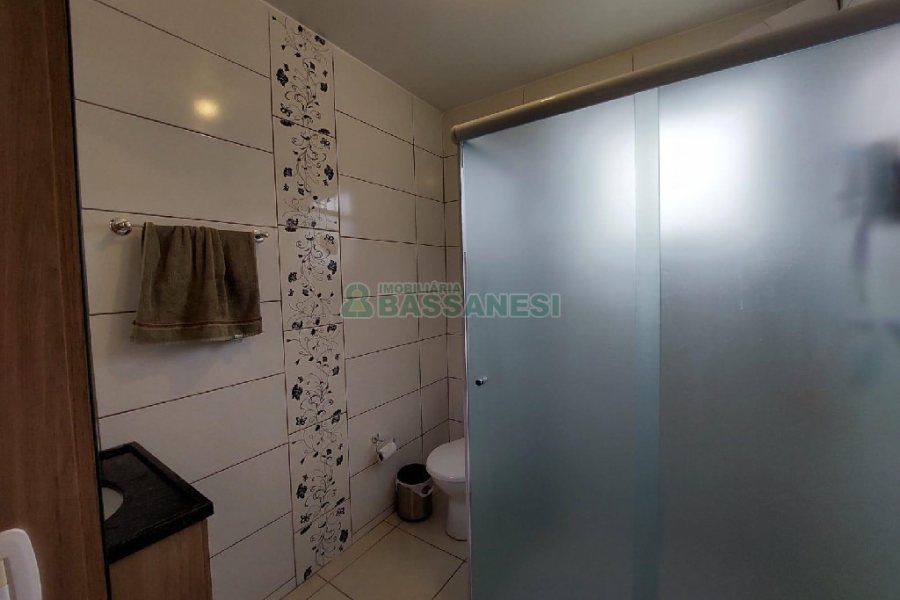 Casa com 69m², 2 dormitórios, 1 vaga, no bairro Reolon em Caxias do Sul para Comprar