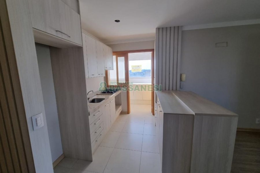 Apartamento com 74m², 2 dormitórios, 2 vagas, no bairro Madureira em Caxias do Sul para Comprar