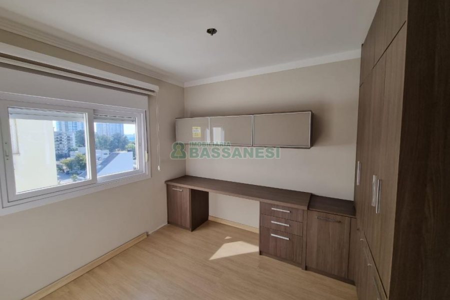 Apartamento com 74m², 2 dormitórios, 2 vagas, no bairro Madureira em Caxias do Sul para Comprar