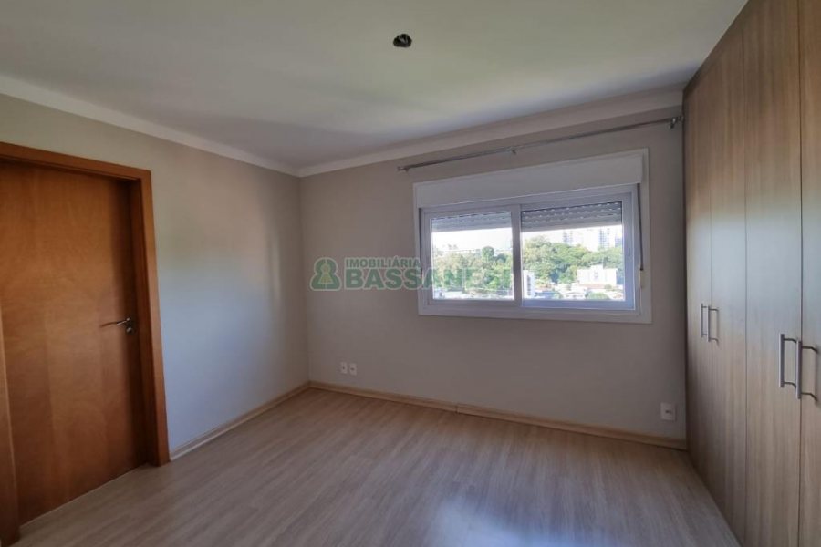 Apartamento com 74m², 2 dormitórios, 2 vagas, no bairro Madureira em Caxias do Sul para Comprar