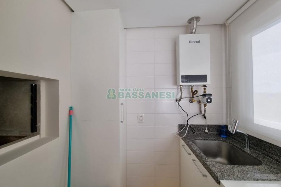 Apartamento com 74m², 2 dormitórios, 2 vagas, no bairro Madureira em Caxias do Sul para Comprar