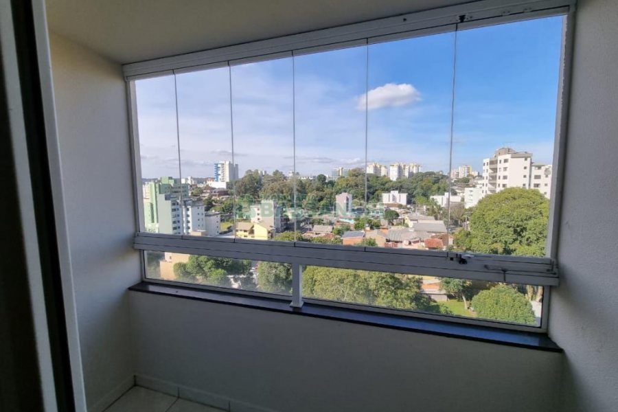 Apartamento com 74m², 2 dormitórios, 2 vagas, no bairro Madureira em Caxias do Sul para Comprar