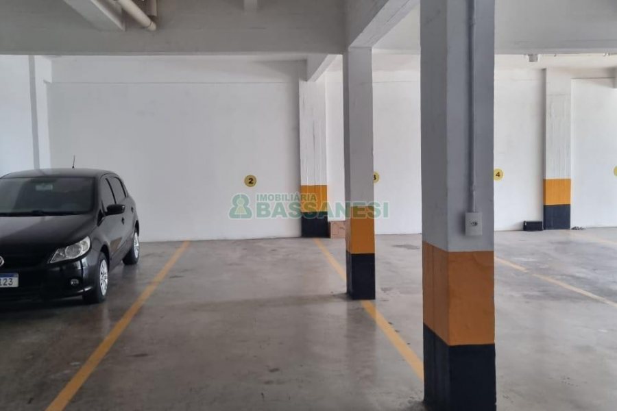 Apartamento com 74m², 2 dormitórios, 2 vagas, no bairro Madureira em Caxias do Sul para Comprar