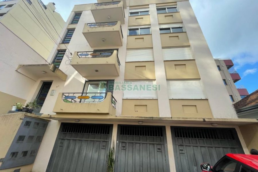 Apartamento com 80m², 3 dormitórios, 2 vagas, no bairro São Pelegrino em Caxias do Sul para Comprar